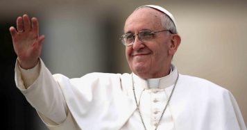 La Iglesia Católica: Un Sistema Jerárquico de Fe y Servicio
