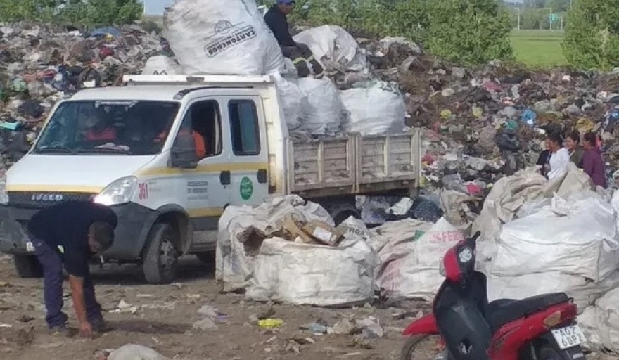 Denuncian que en Pergamino 256 familias «sobreviven con lo que encuentran en la basura»