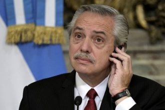Los secretos del celular de Alberto Fernández preocupan a unos cuantos.