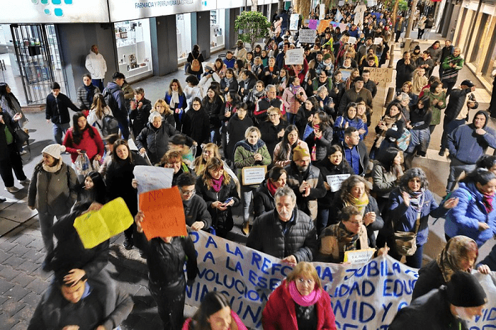 La solidaridad de alumnos y familias le dio un revés a Frigerio ( Entre Rios )