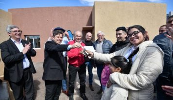 Entregan viviendas y firman convenio para urbanizar cuatro barrios populares en Tapalqué