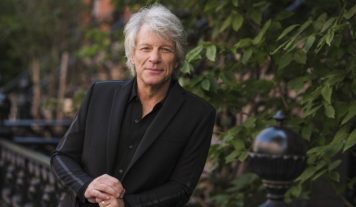 Jon Bon Jovi salva a una mujer a punto de saltar de un puente