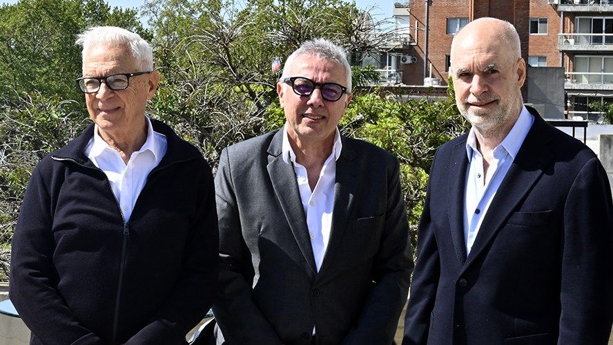 «no es por el centro, sino por arriba»