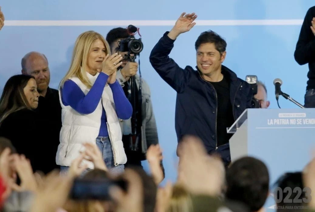 Kicillof llega a Mar del Plata para inaugurar los Juegos Bonaerenses y obras en una escuela