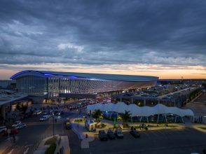 En octubre el ingreso de turistas al país cayó 30,3% interanual y las salidas crecieron 24,7%