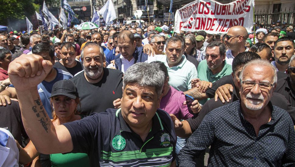 El jefe de Camioneros adelantó que los gremios de Transporte y sectores de la CGT analizan realizar otra medida de fuerza.