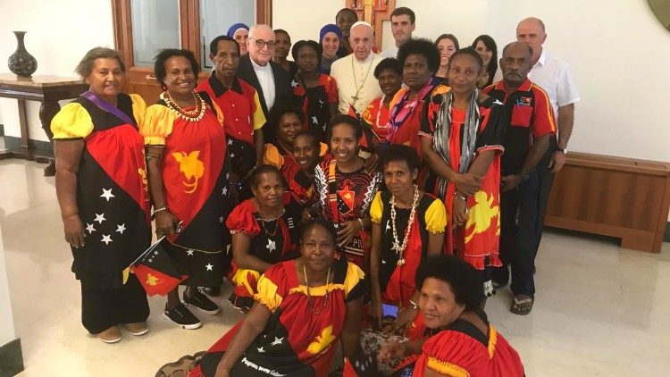 El Papa: «Las mujeres llevan adelante un país»