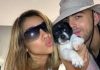 María Becerra y J Rei presentan a Pistón, su nuevo perrito.