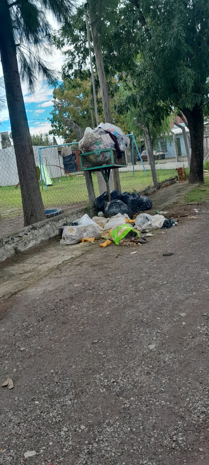 La incompetencia de los funcionarios que deja a la comunidad en el olvido.