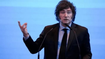 Milei habla de un país de maravillas en medio de una realidad catastrófica