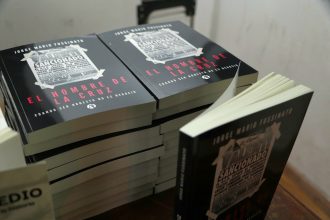 Jorge Fussinato presentó su último libro «El Hombre de la Cruz».