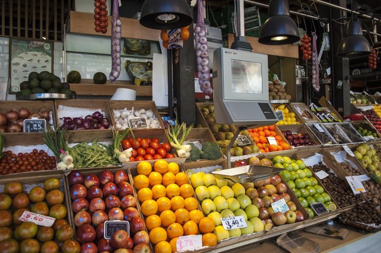 Los precios de los alimentos muestran que Milei miente con la inflación