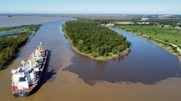 Apareció una gran mancha marrón en el río Paraná a la altura de San Pedro