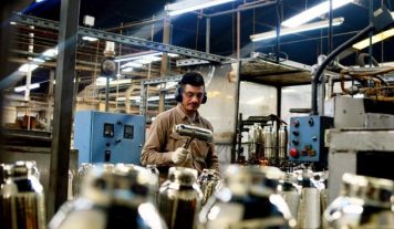 Lumilagro reducirá su planta y comenzará a importar termos para mantenerse en el mercado