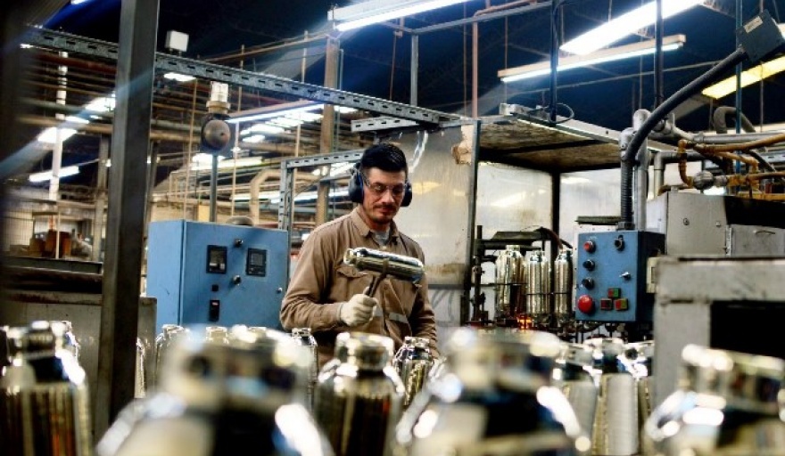 Lumilagro reducirá su planta y comenzará a importar termos para mantenerse en el mercado