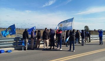 Tras cortes de rutas, trabajadores rurales logran aumento salarial que las entidades del agro negaban