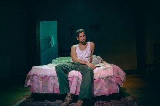 Teatro: «En cada lugar del mundo, en este instante” o cuando el descanso también es político.