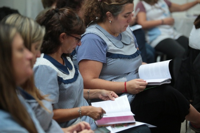 El Ministerio de Desarrollo de la Comunidad lanza nuevos cursos para auxiliares escolares