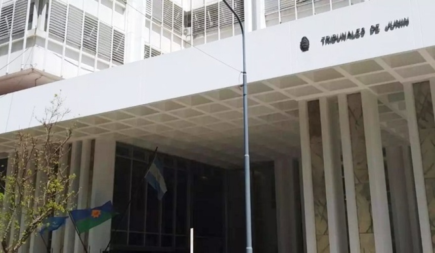 Condenan a una clínica por dejar un tubo dentro del cuerpo de un paciente tras una cirugía