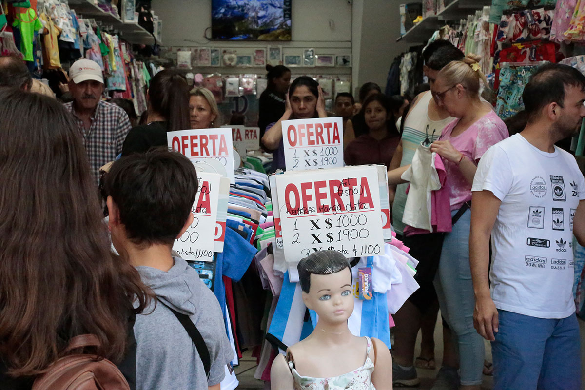 Los comercios al público vendieron hasta 16,7% menos en septiembre