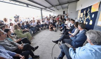 Kicillof visitó una escuela especial y cuestionó las políticas del Gobierno nacional