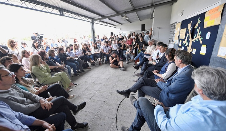 Kicillof visitó una escuela especial y cuestionó las políticas del Gobierno nacional