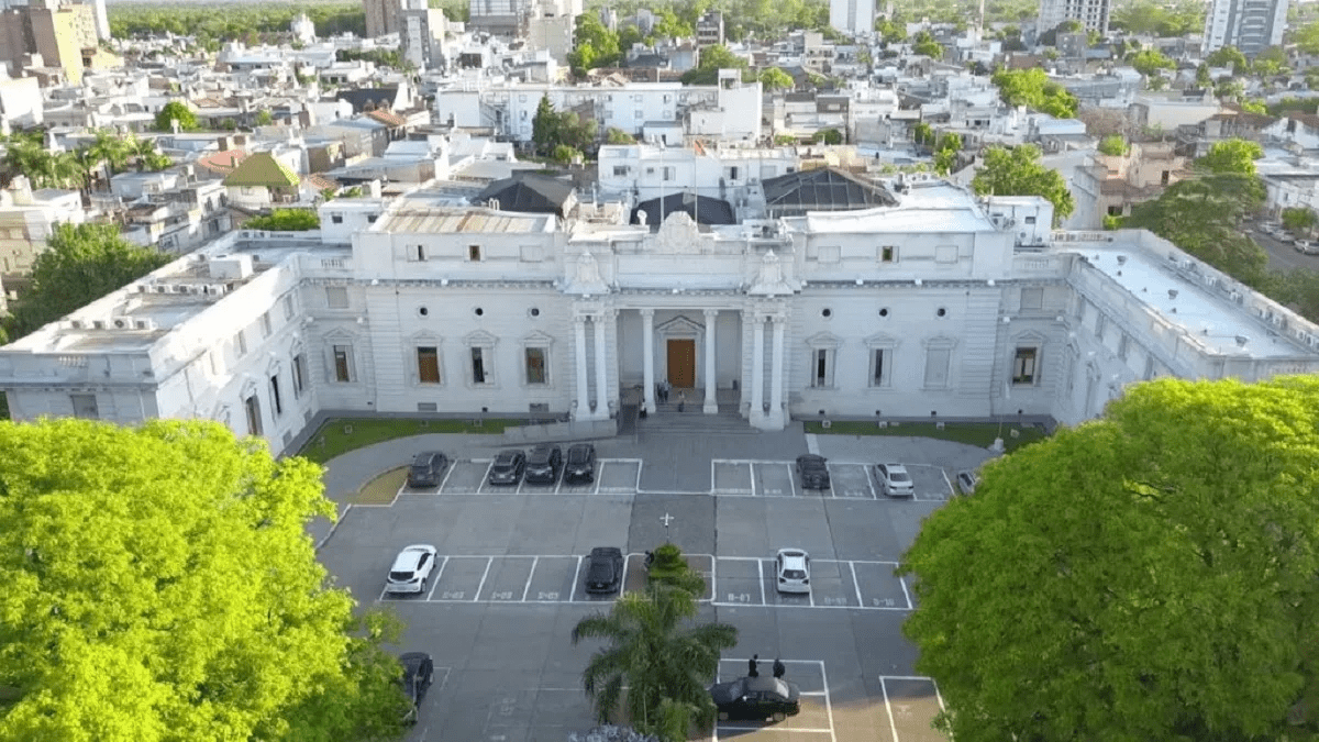 Avanza en Santa Fe el proyecto de sanciones y trabajo comunitario para padres de alumnos que cometan bullying