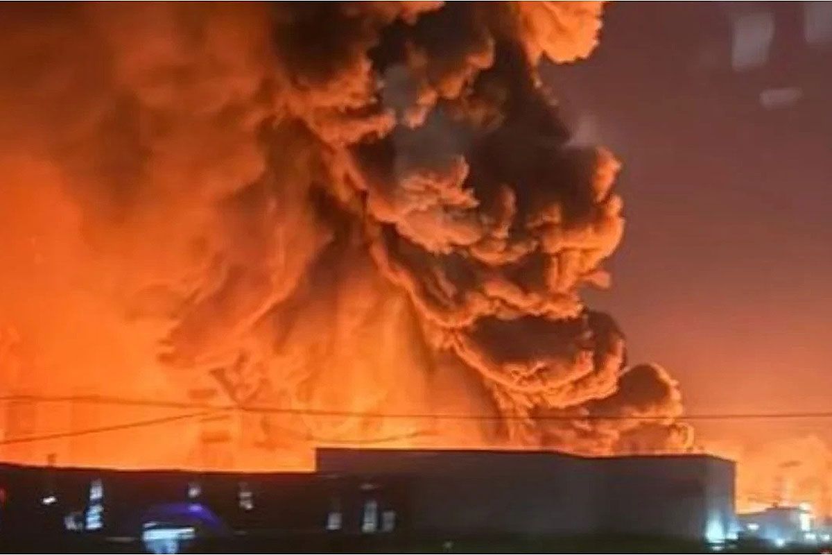 Terrible explosión en una fábrica agroquímica en Ezeiza: trabajan decenas de dotaciones de bomberos y trasladan heridos