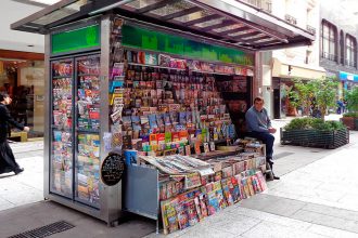 La Justicia volvió a frenar al Gobierno, que quiere derogar el régimen jurídico de venta y distribución de diarios
