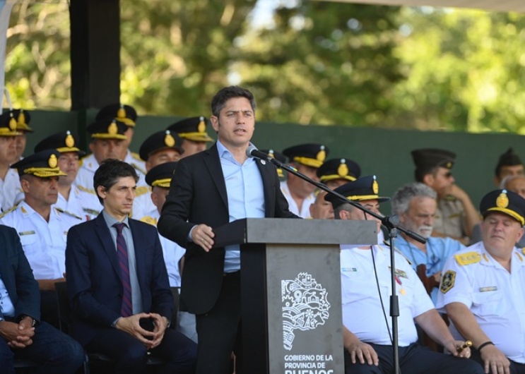 Kicillof tomó juramento a 2.265 nuevos oficiales de la Policía bonaerense