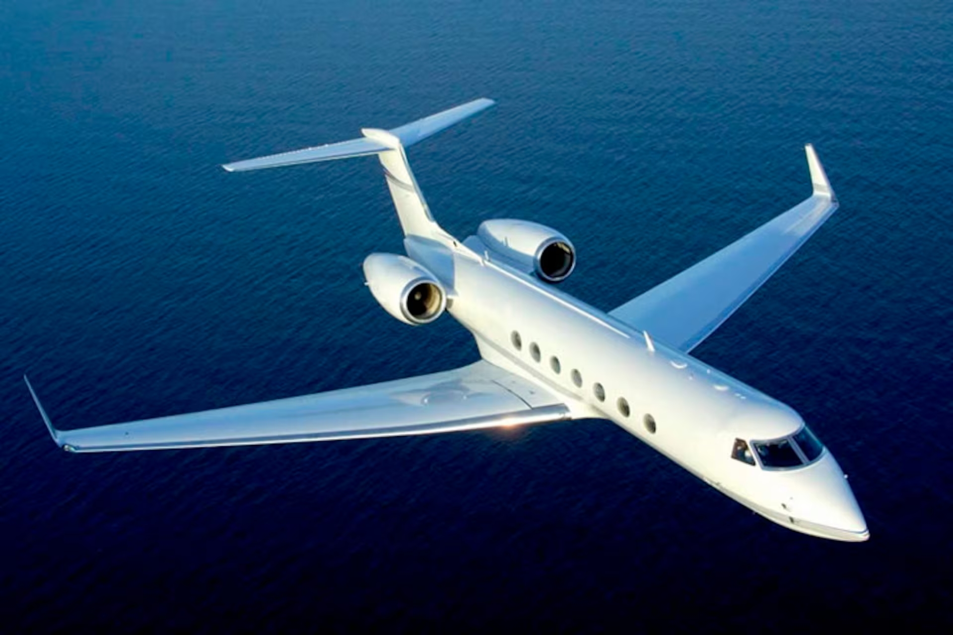 Aviones privados sin plan de vuelo: el Gobierno eliminó controles clave para el sector