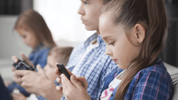 Pacto Parental: la iniciativa de un grupo de padres para retrasar el acceso de sus hijos al celular que abrió el debate