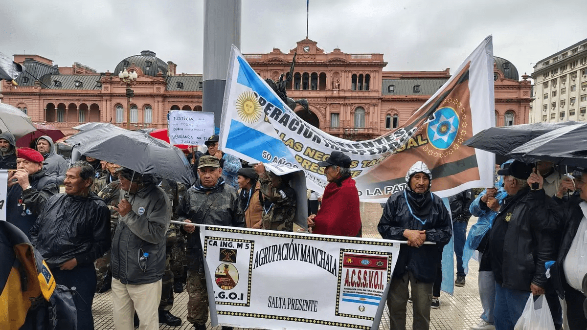 Negacionistas del terrorismo de Estado reclamaron por la liberación de represores