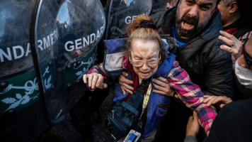 Se duplicó la represión en 2025: más violencia estatal, espionaje ilegal y armas prohibidas en protestas