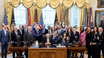 Tim Walberg, el referente del ala más dura de Trump que aterrizó en Buenos Aires en medio del silencio oficial