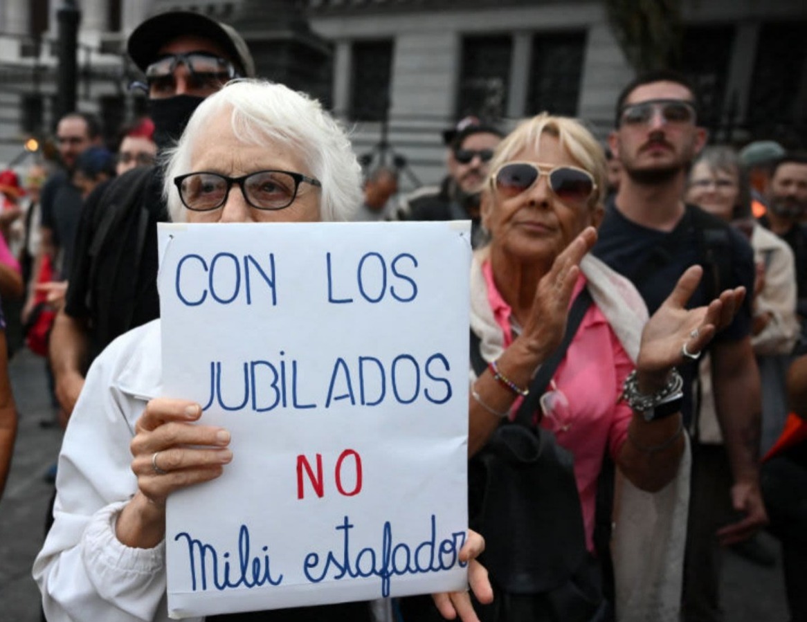 Los jubilados perdieron un 27,4% de sus ingresos desde la gestión de Javier Milei