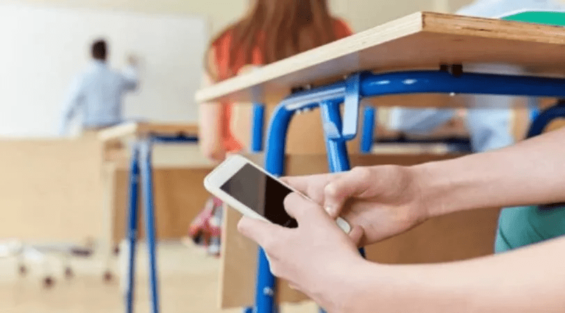 Santa Fe limita el uso de celulares en las aulas: «El foco debe volver al aprendizaje»