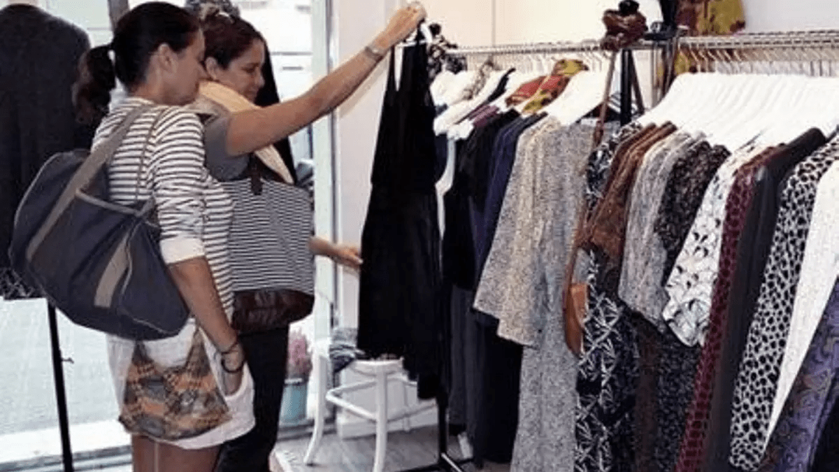 El “no compro ropa en la Argentina” de Caputo: 18.000 empleos menos y más de 500 cierres