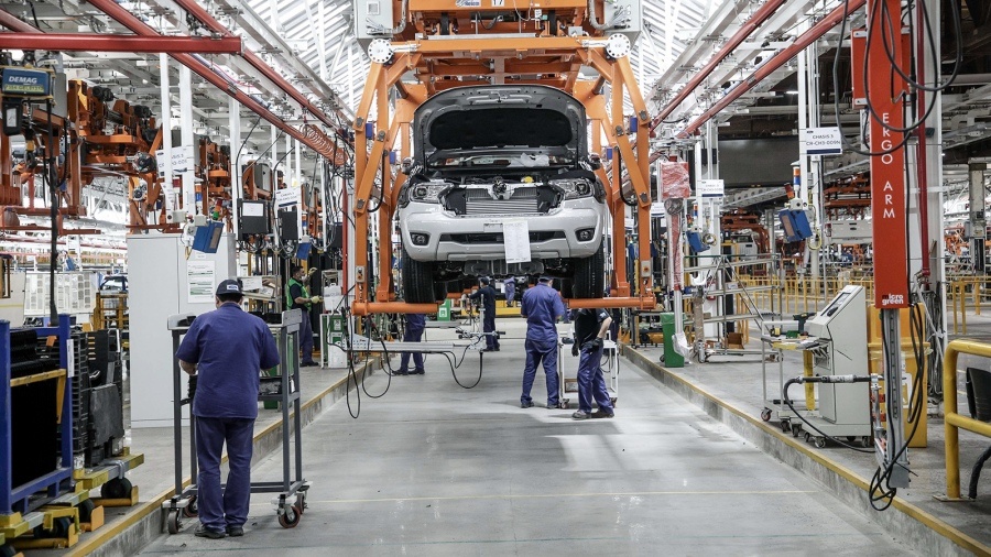 Informes privados muestran que en enero la industria siguió cuesta abajo