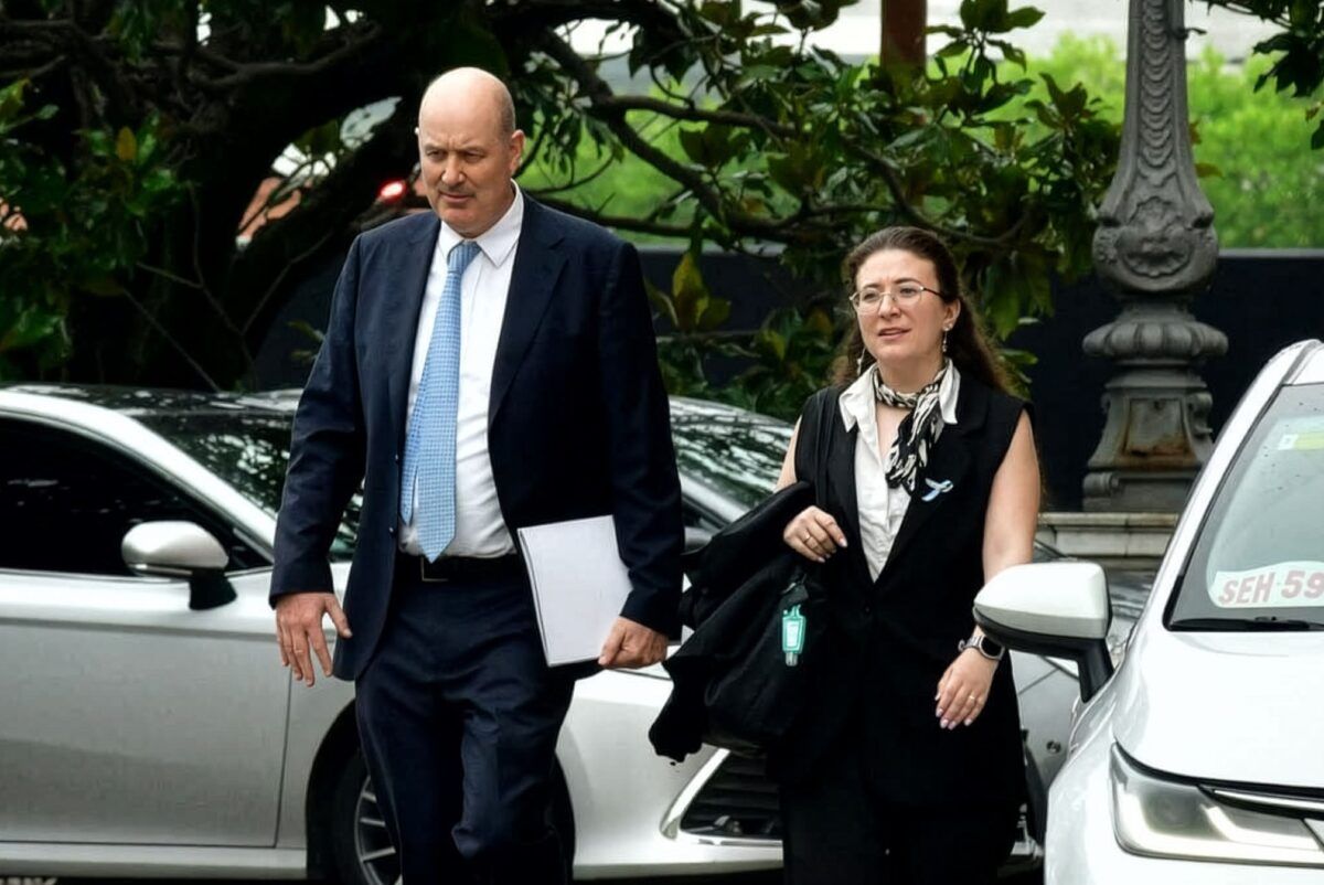 Sturzenegger alquiló 4 pisos y 24 cocheras por $ 720 millones mientras el gobierno impulsa el “alquiler cero”