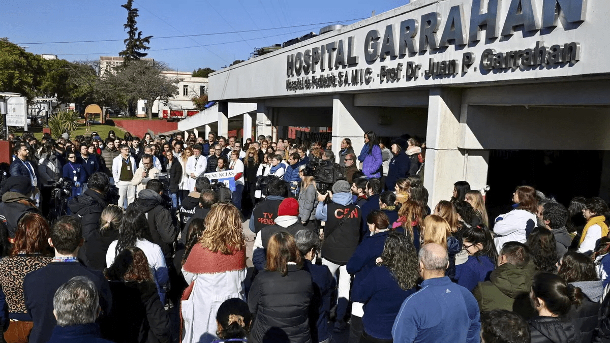 El Gobierno decidió cesantear a delegados del Garrahan tras un conflicto gremial