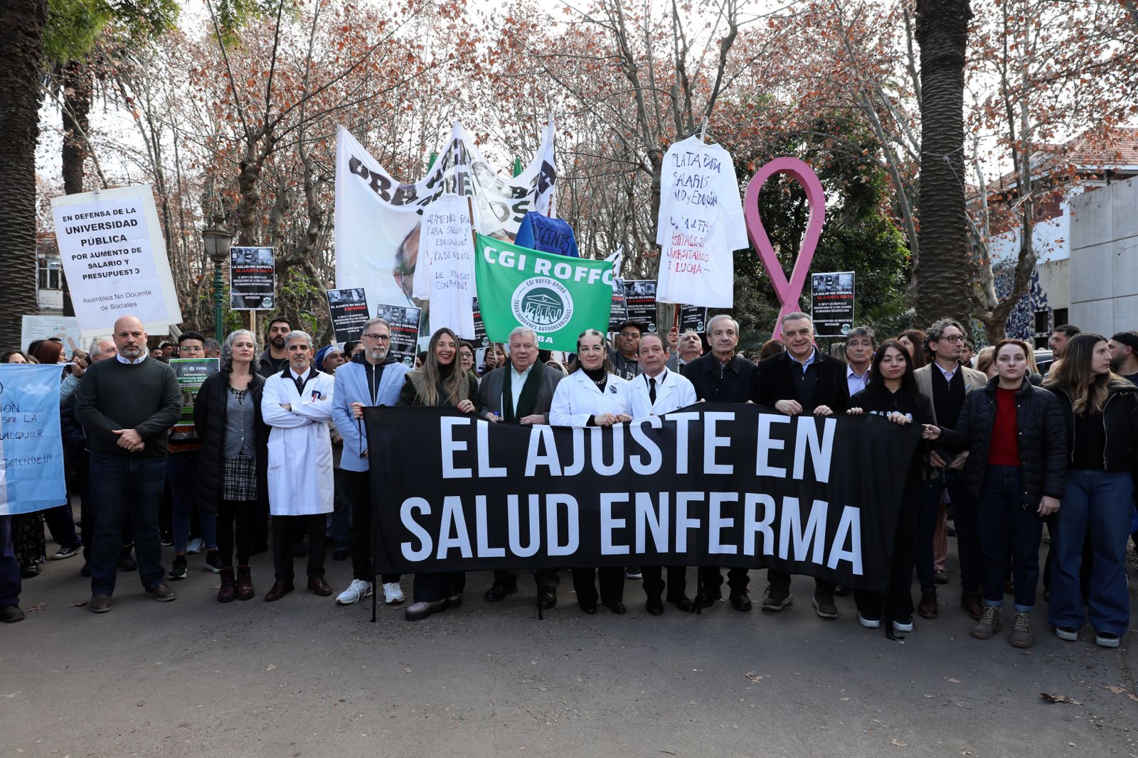 Pacientes piden un Programa Nacional de Cáncer mientras se profundiza el ajuste del Gobierno sobre el sector