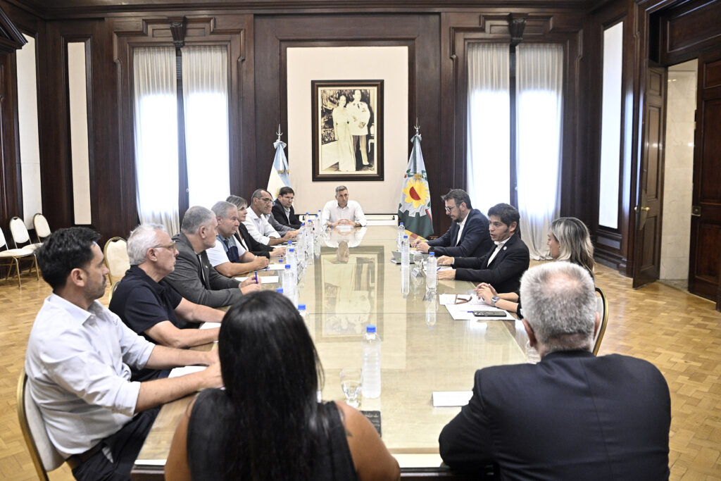 Kicillof firmó convenios de asistencia financiera con municipios bonaerenses