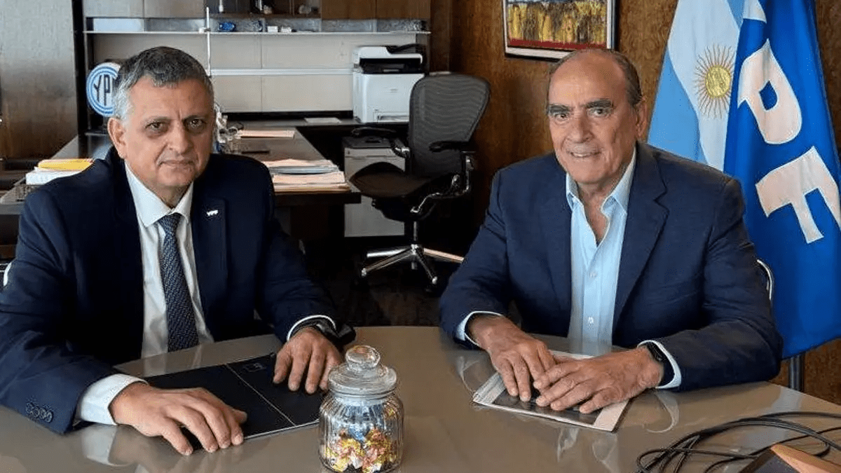 Pese a que se declara “en ocio”, Guillermo Francos cobra honorarios millonarios en YPF