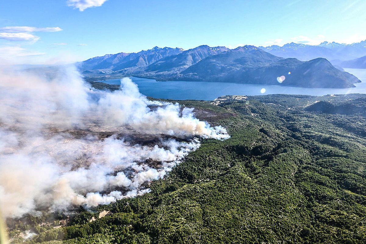 Nada detiene el fuego en el Sur: ahora se acerca a Esquel