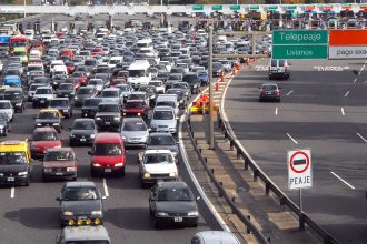 El gobierno bonaerense debunció «irregularidades» en la concesión de rutas nacionales y le reclamó a Caputo