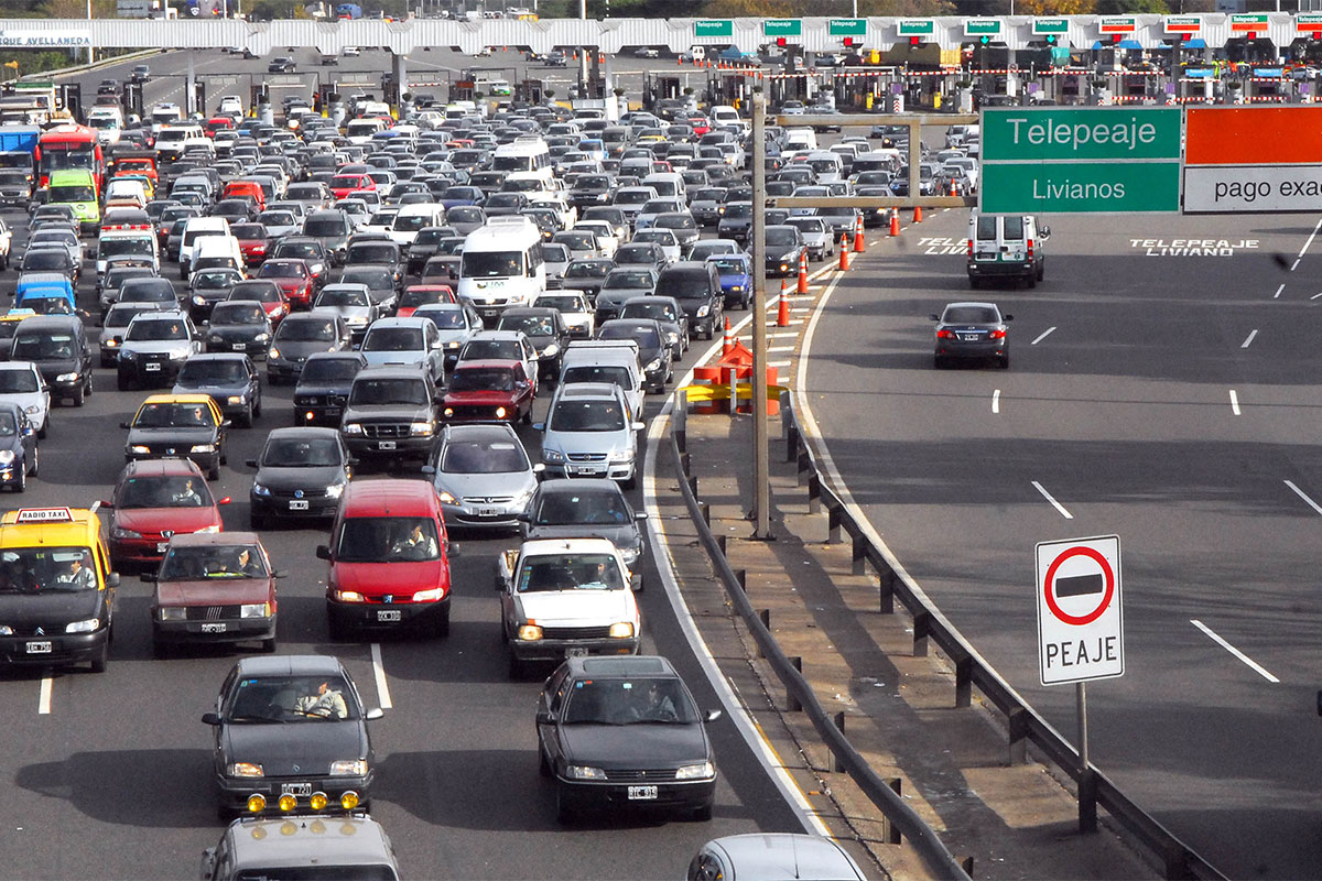El gobierno bonaerense debunció «irregularidades» en la concesión de rutas nacionales y le reclamó a Caputo