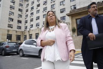 La escribana de Adorni dijo que «no le prestaron plata» para el departamento
