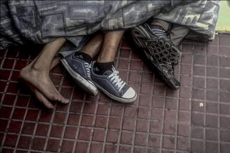Expulsar a las personas en situación de calle: el PRO plantea llevar los paradores fuera de la Ciudad