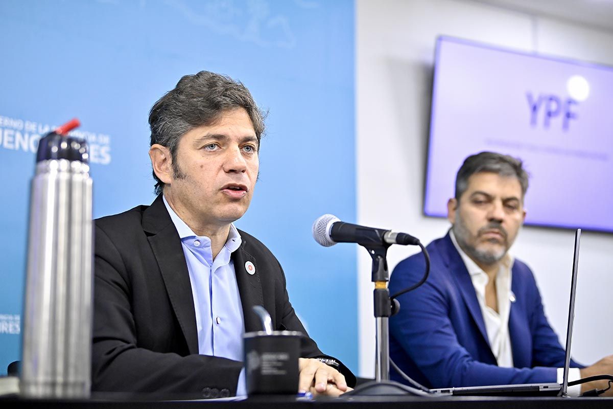 Kicillof giró recursos a los municipios y volvió a diferenciarse de Milei